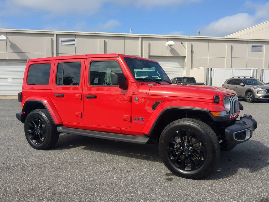 Used 2025 Jeep Wrangler Unlimited Sahara AWD/4WD image 2