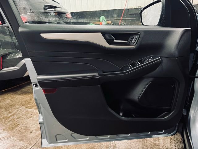 Used 2022 Ford Escape SE w/ SE Sport Appearance Package image 13