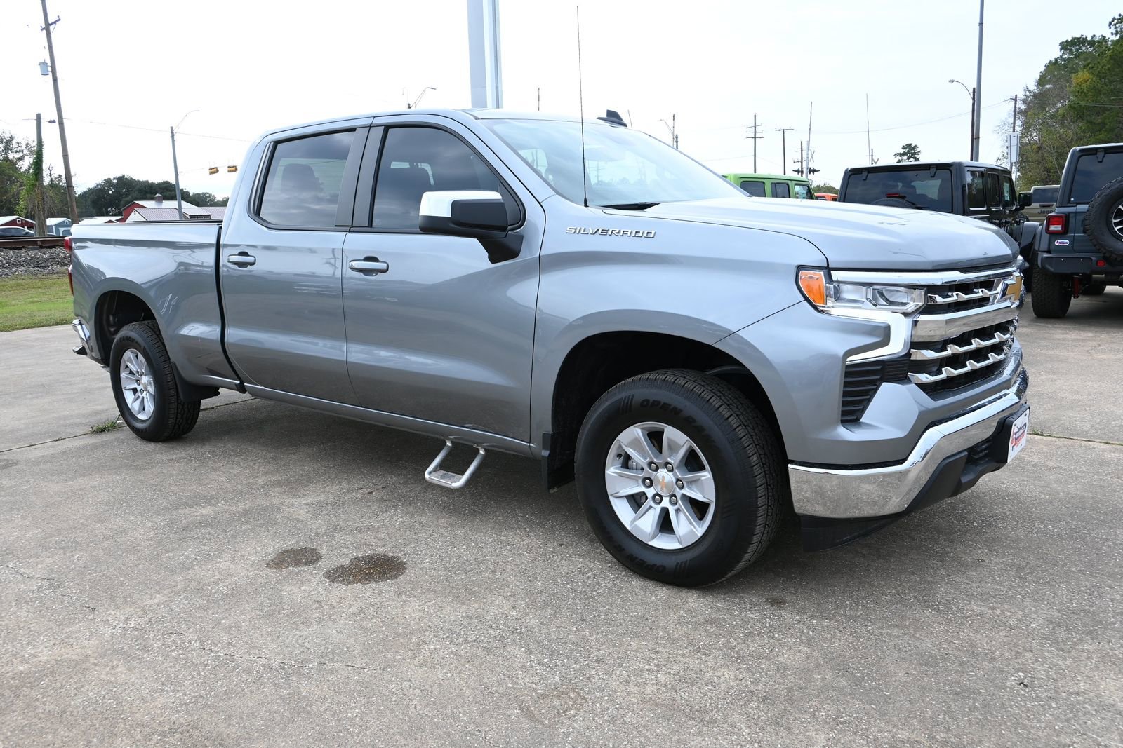 Used 2025 Chevrolet Silverado 1500 LT image 8