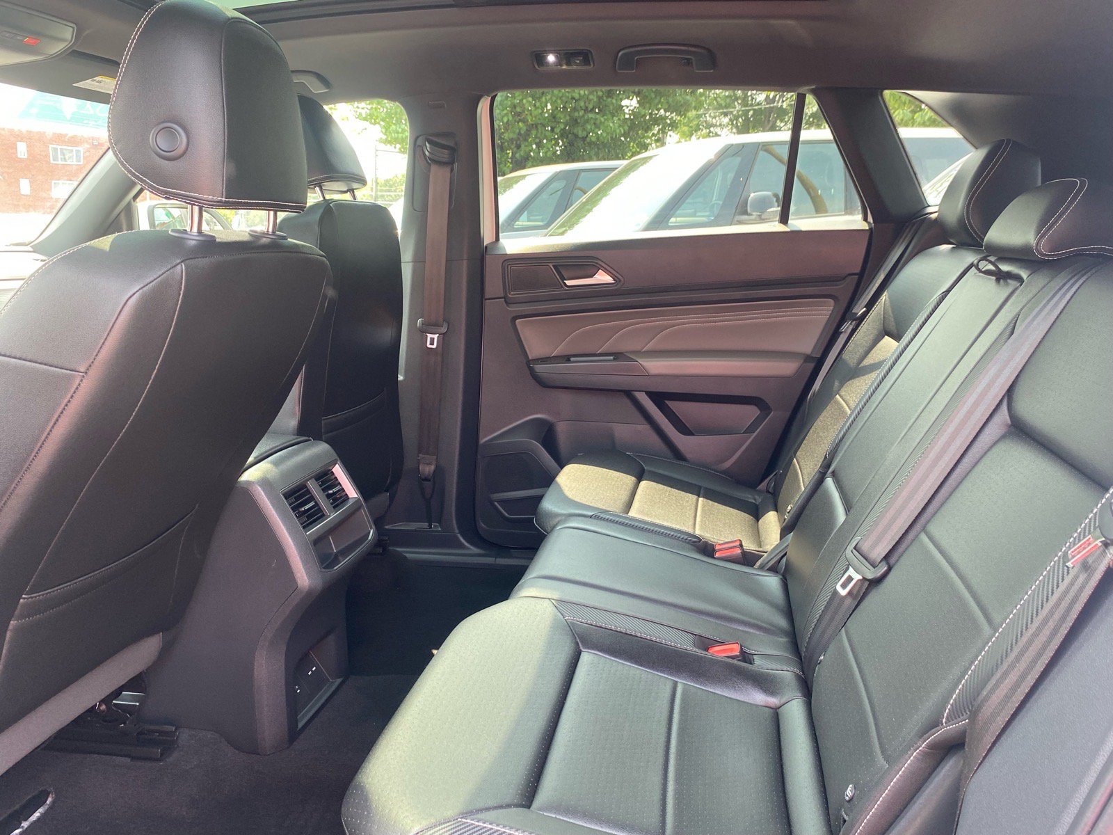 Certified 2023 Volkswagen Atlas Cross Sport SE w/ Panoramic Sunroof Package AWD/4WD image 18