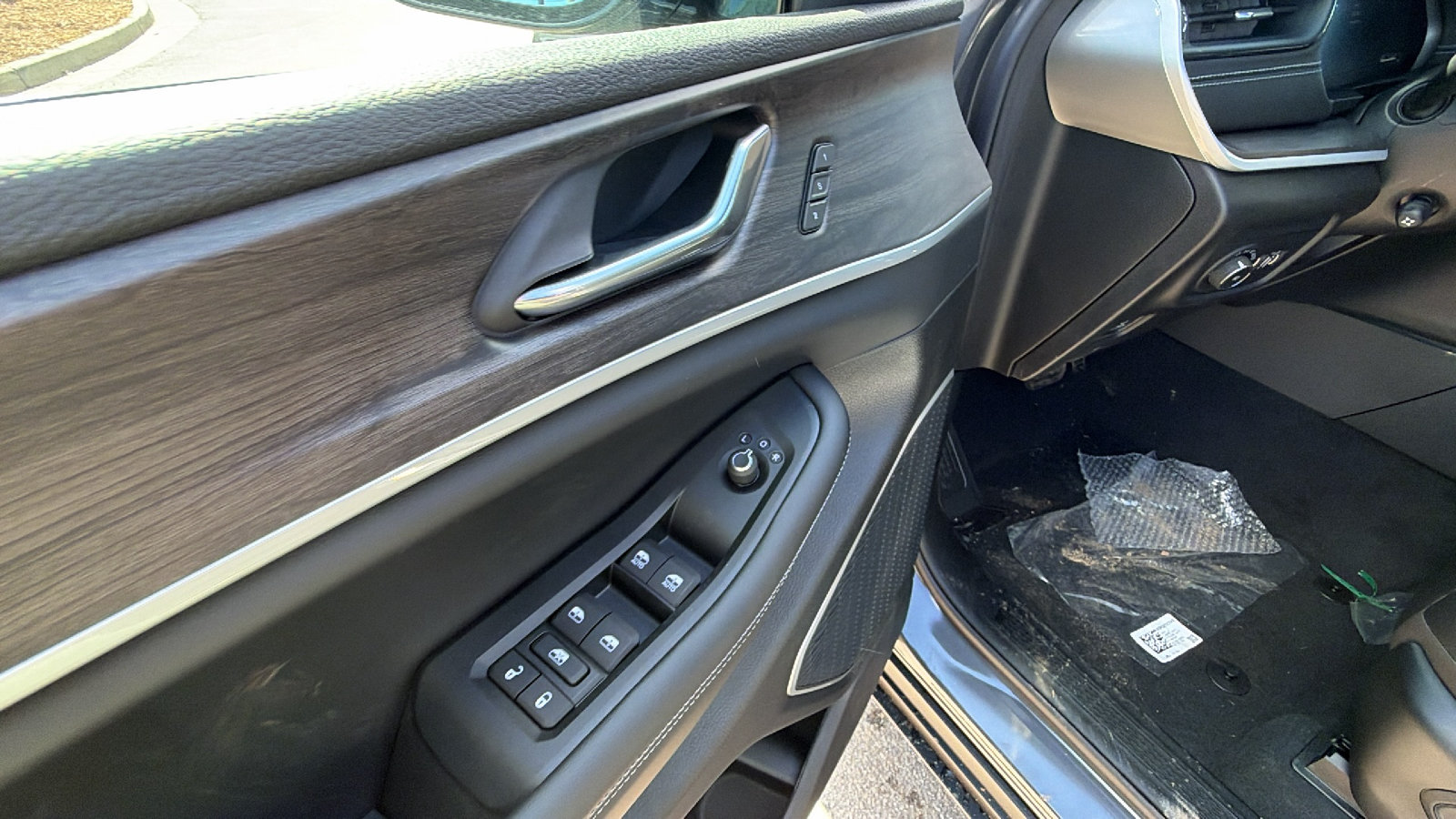 New 2026 Jeep Grand Cherokee Limited w/ Luxury Tech Group II AWD/4WD image 15