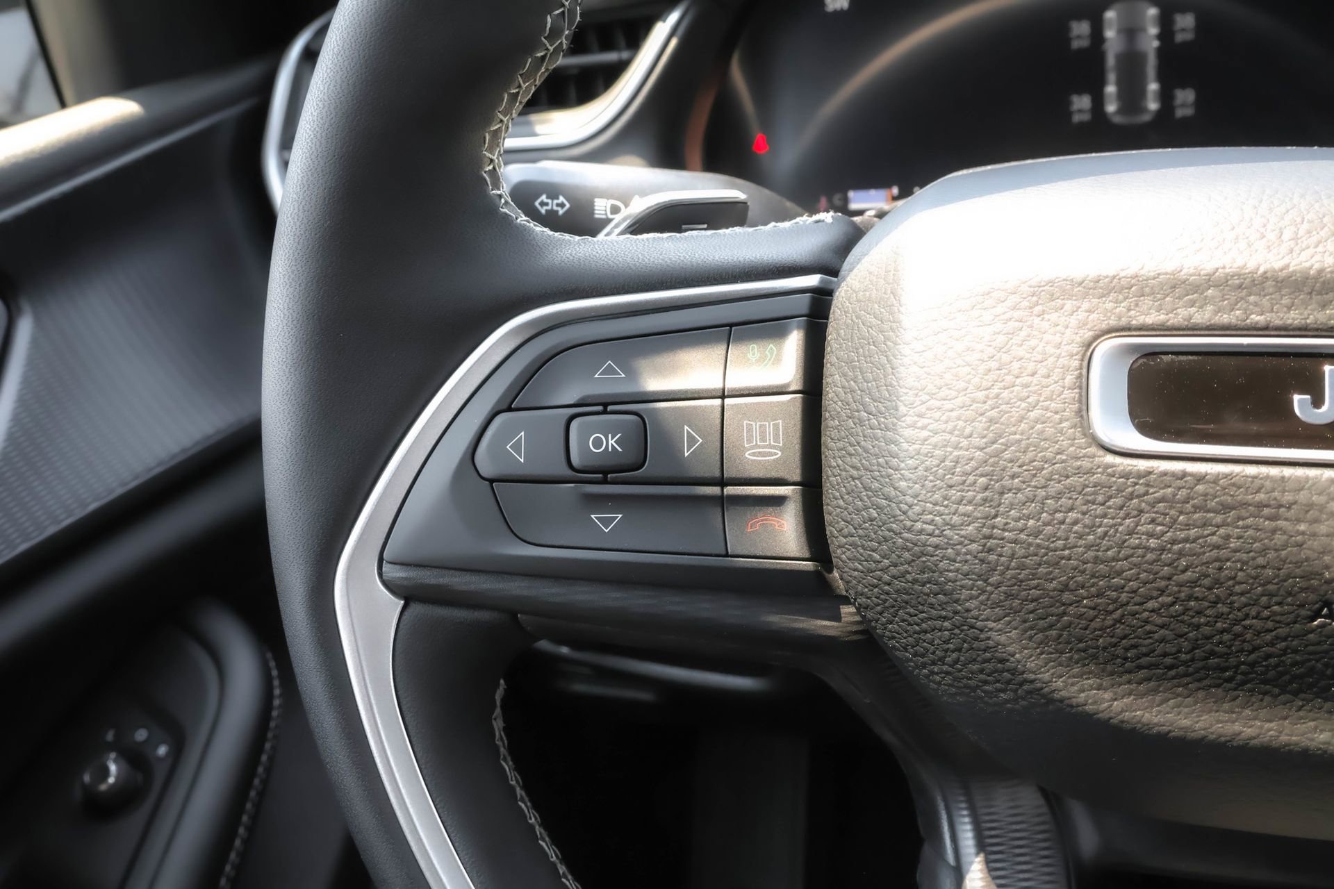 New 2025 Jeep Grand Cherokee Altitude image 25