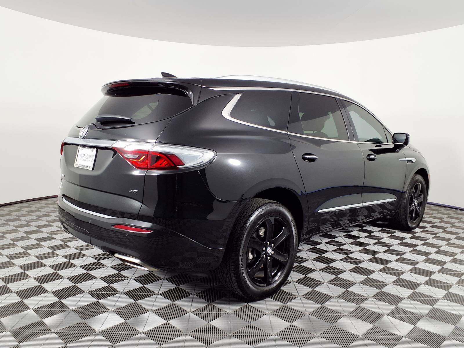 Used 2024 Buick Enclave Essence w/ Experience Buick Package FWD image 4