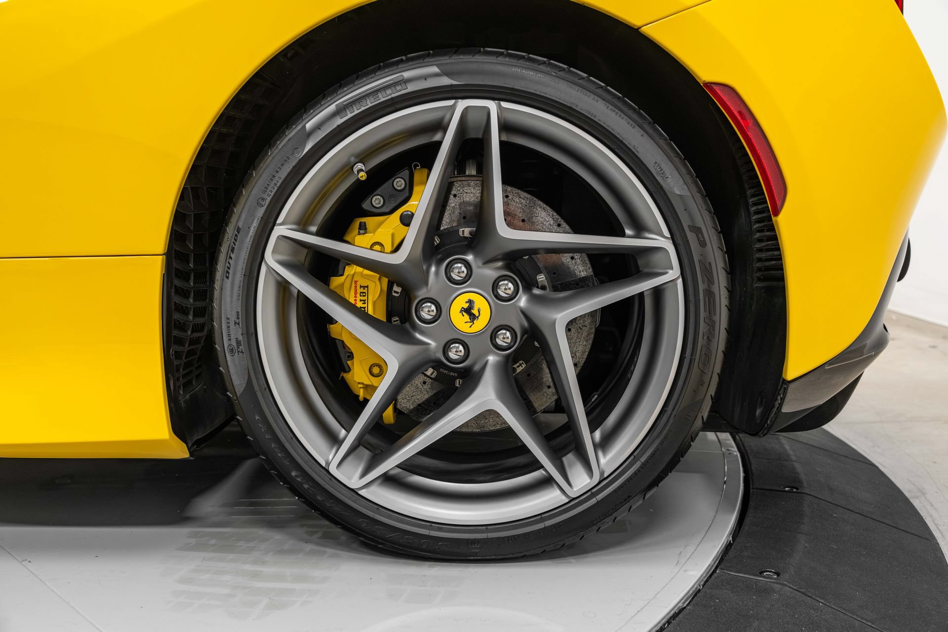 Certified 2022 Ferrari F8 Tributo RWD image 15