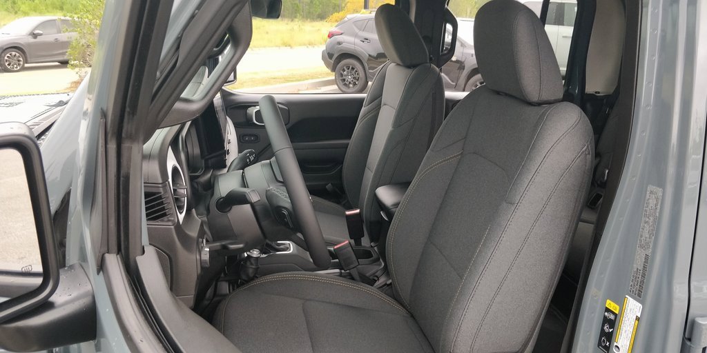 New 2025 Jeep Gladiator Sport image 30