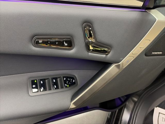 Used 2023 BMW iX xDrive50 w/ Premium Package image 17