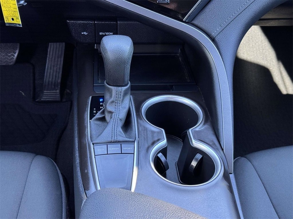 Used 2023 Toyota Camry LE image 6