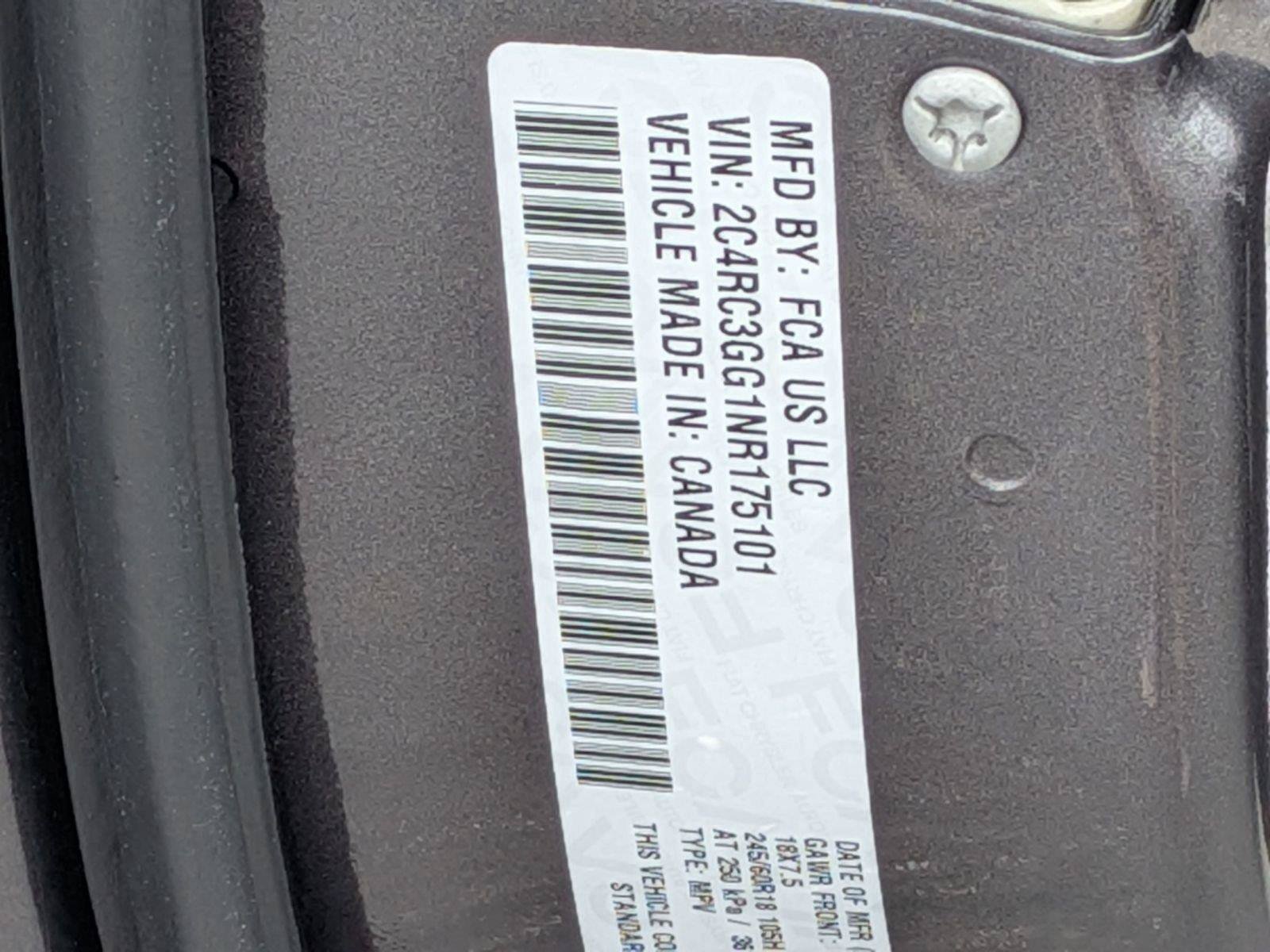 Used 2022 Chrysler Pacifica Limited AWD/4WD image 10