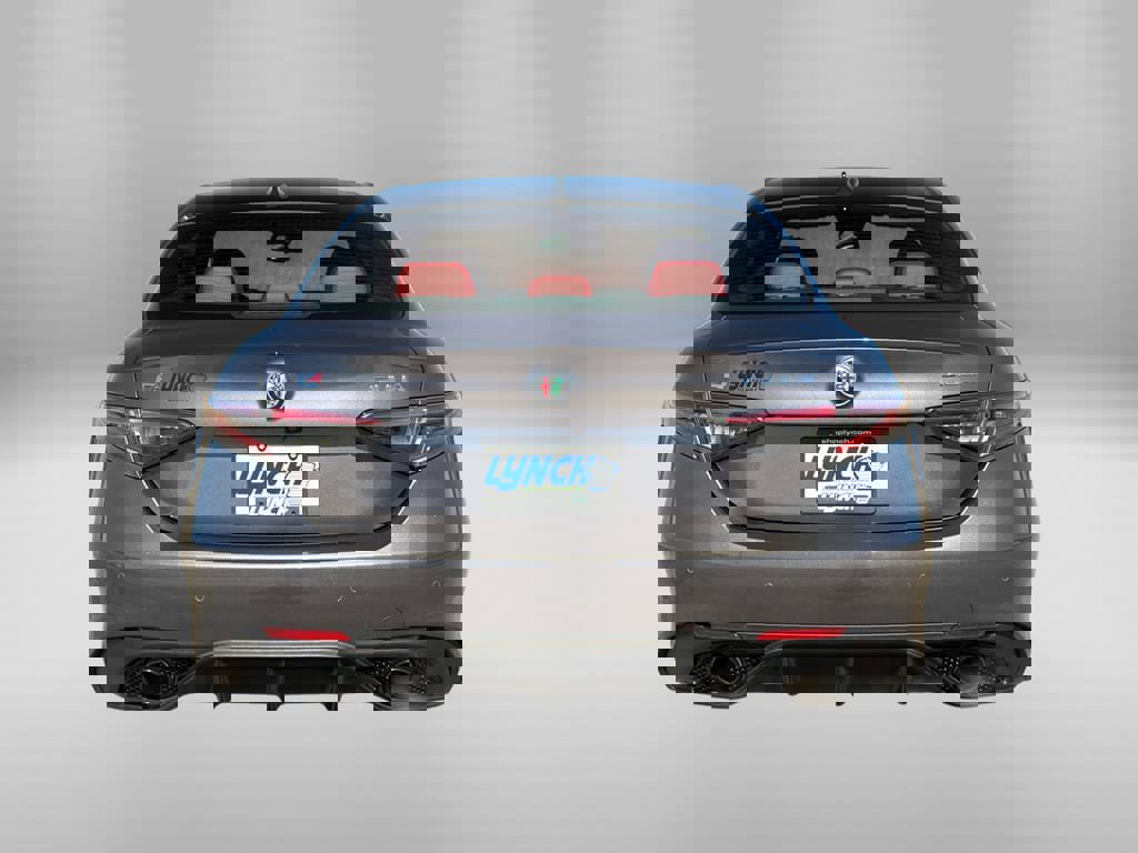 Used 2024 Alfa Romeo Giulia Veloce AWD/4WD image 3