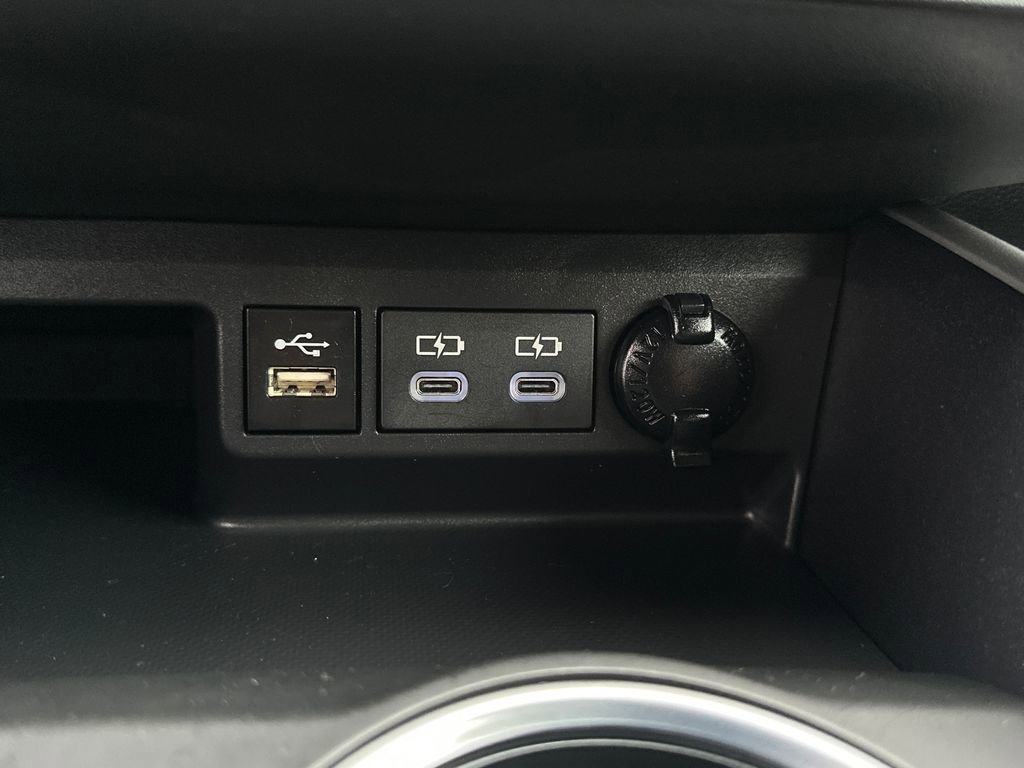 Used 2024 Toyota Highlander LE image 31