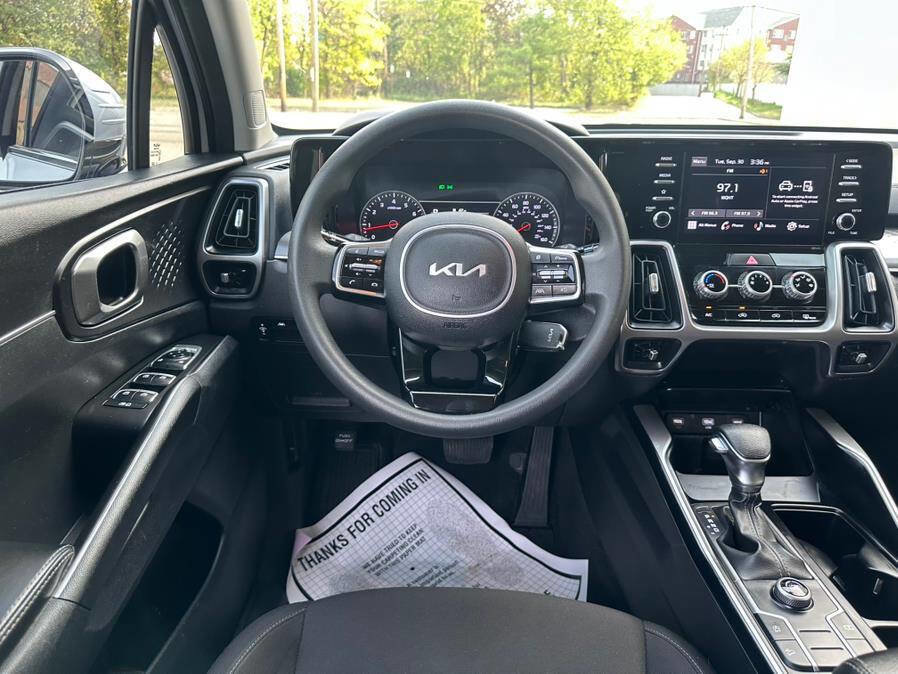 Used 2023 Kia Sorento LX image 35