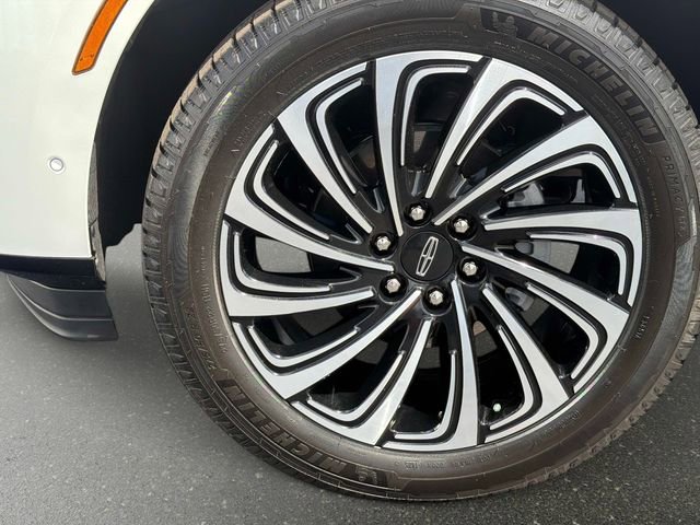 Used 2025 Lincoln Navigator L Black Label image 10