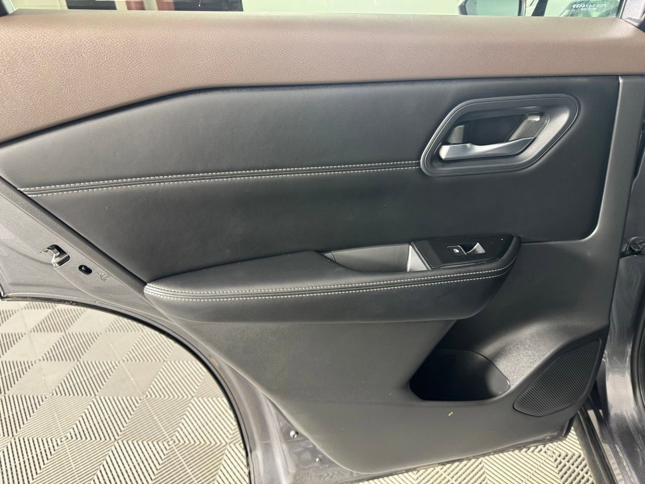 Used 2023 Nissan Rogue SL image 28