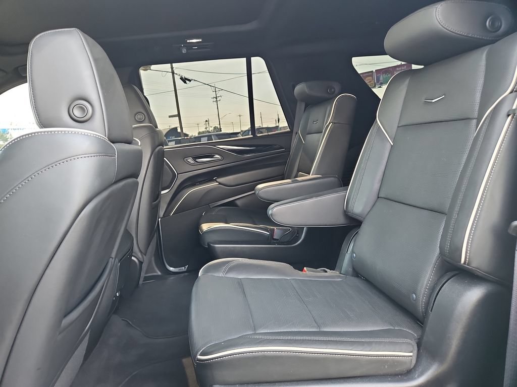 Used 2024 Cadillac Escalade Sport AWD/4WD image 17