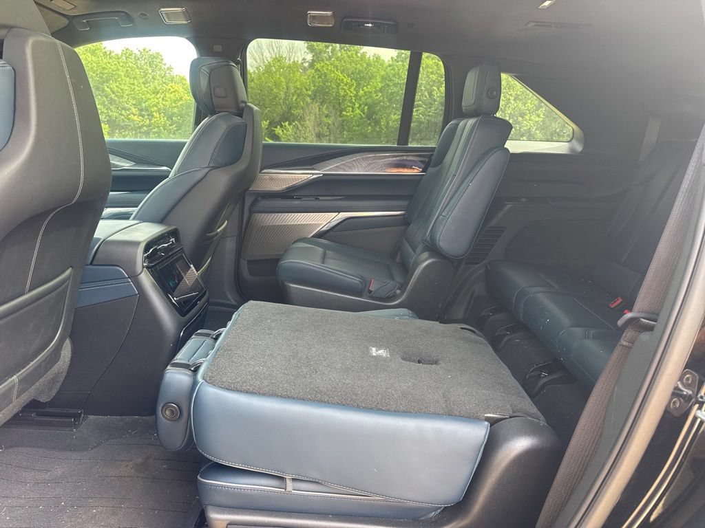 Used 2025 Cadillac Escalade IQ Luxury 2 w/ LPO, Premium Carpet Package AWD/4WD image 14