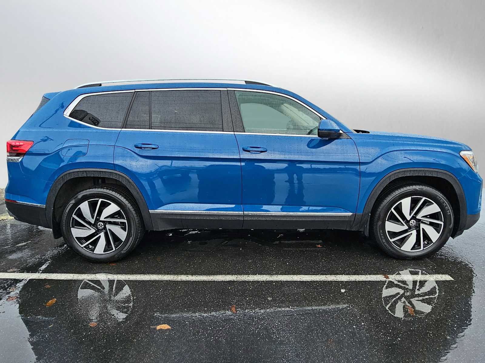 Used 2025 Volkswagen Atlas SEL image 2