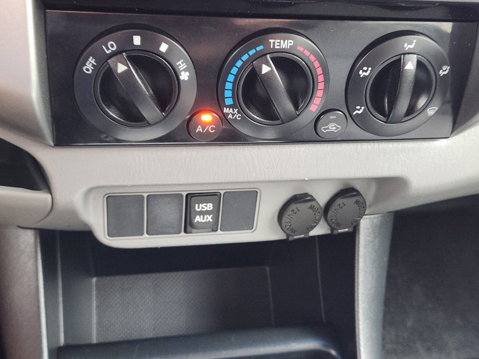 Used 2015 Toyota Tacoma PreRunner w/ SR5 Package RWD image 14