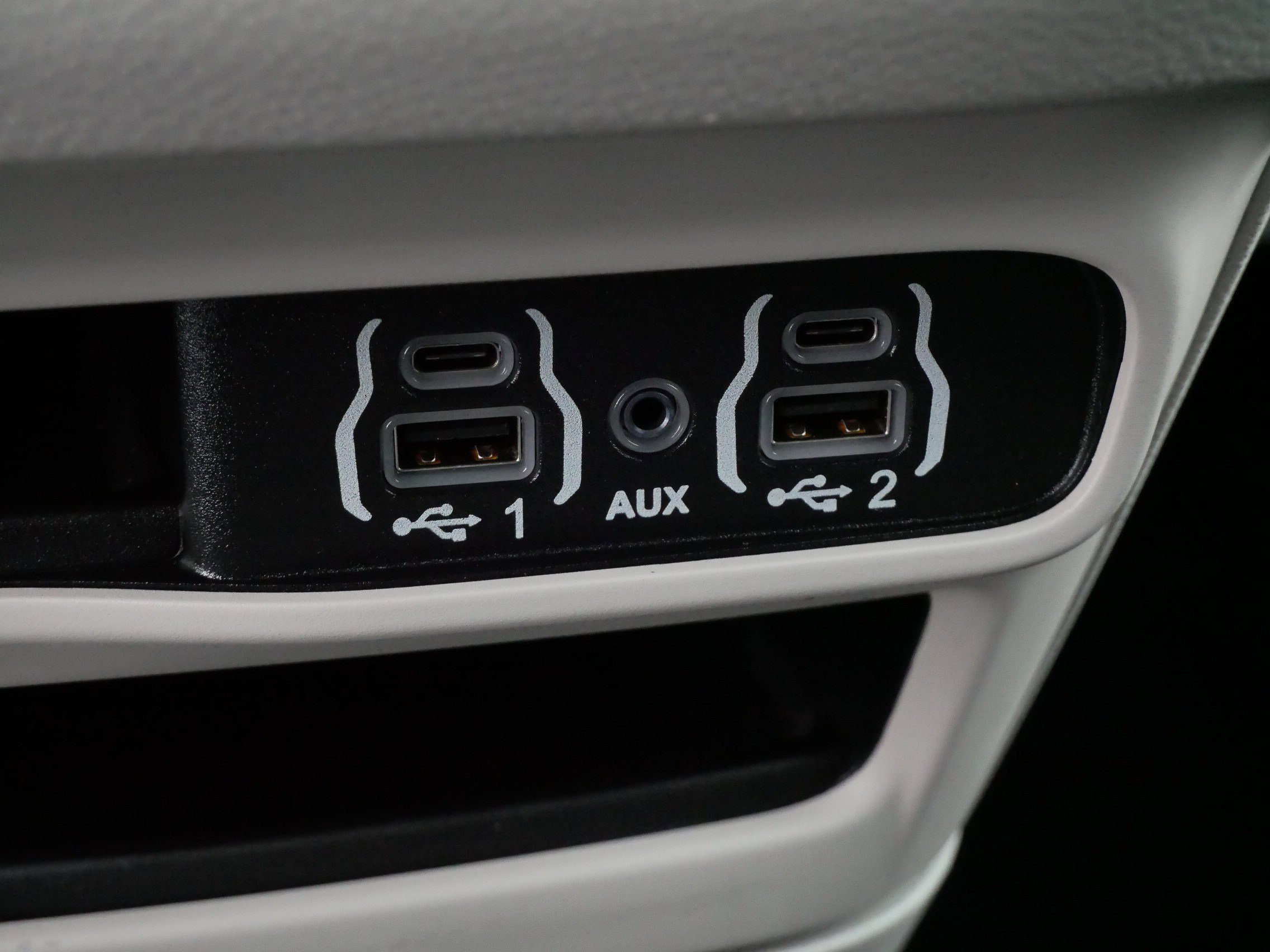 Used 2023 Chrysler Pacifica Touring-L image 28