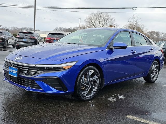 Used 2024 Hyundai Elantra SEL w/ Convenience Package image 3