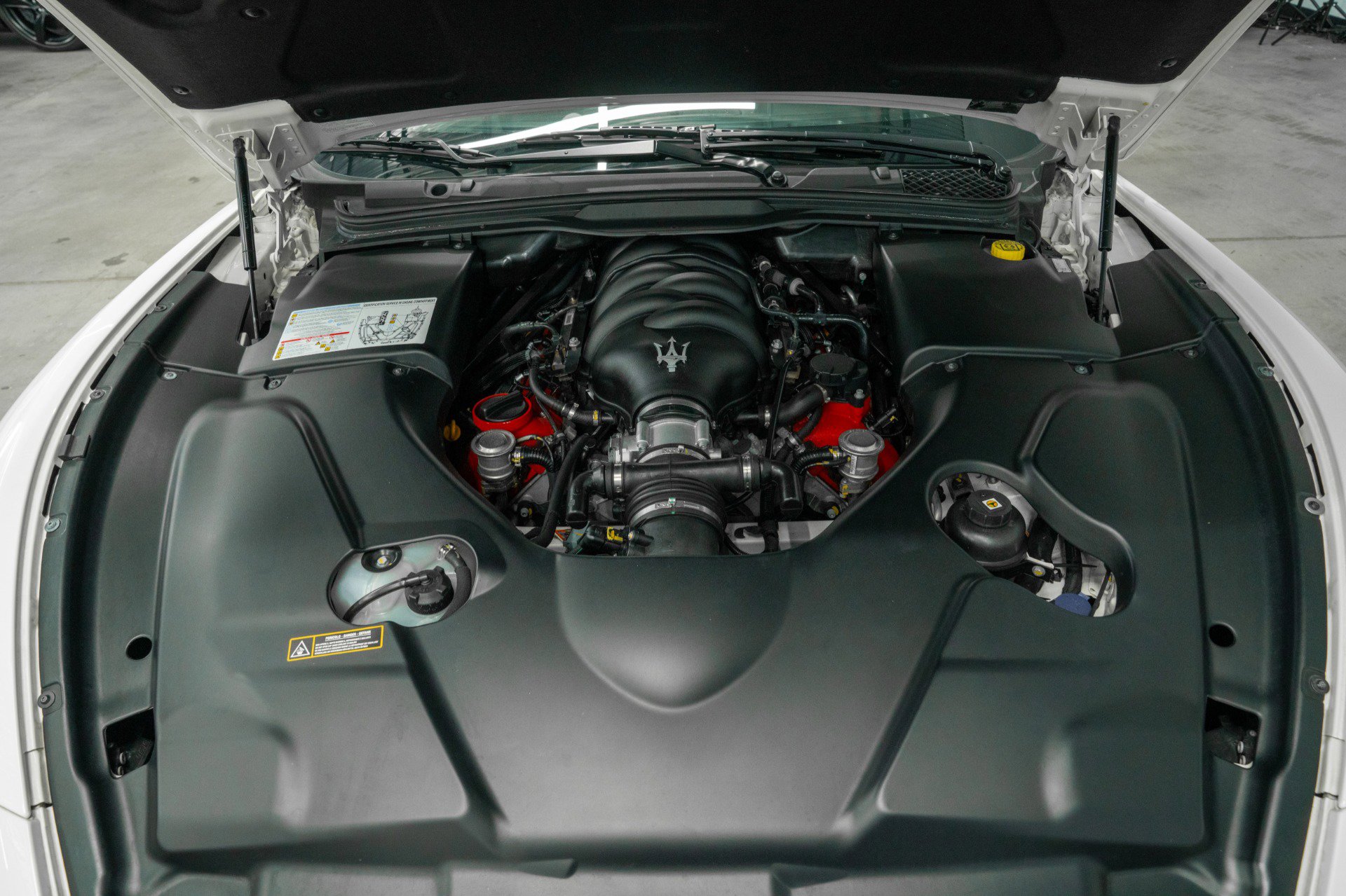 Used 2016 Maserati GranTurismo Sport RWD image 11