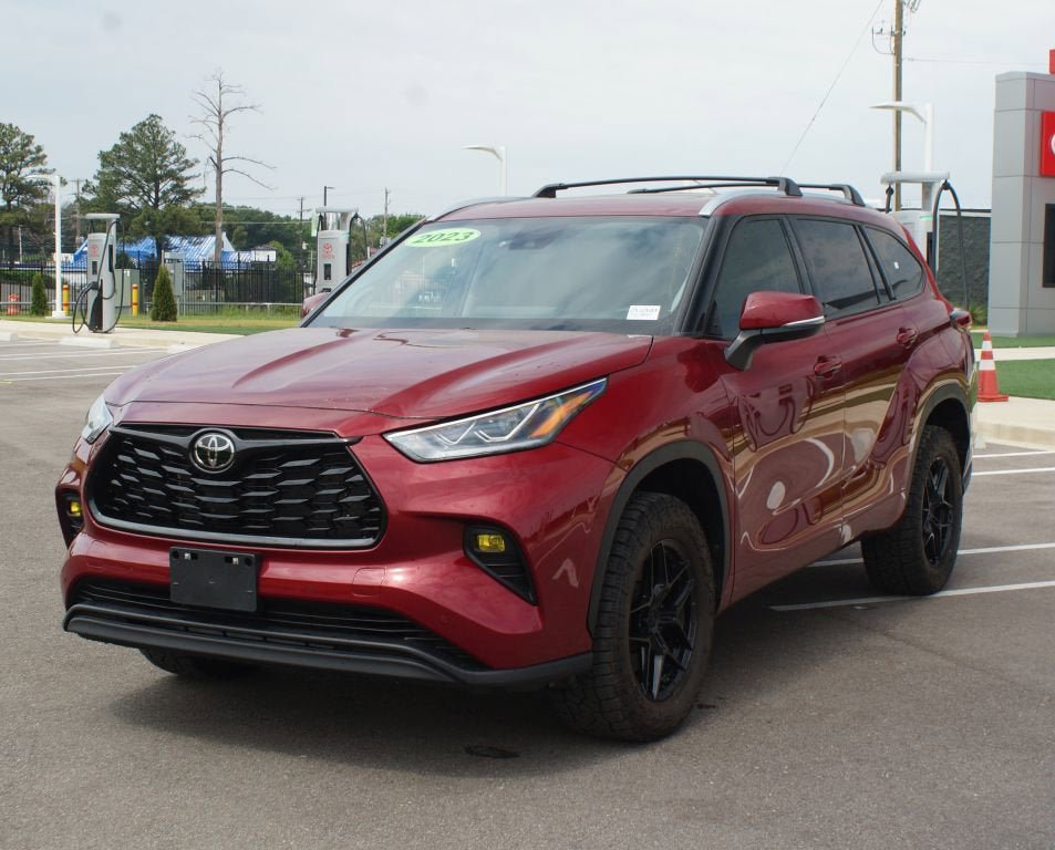 Used 2023 Toyota Highlander Limited FWD image 24