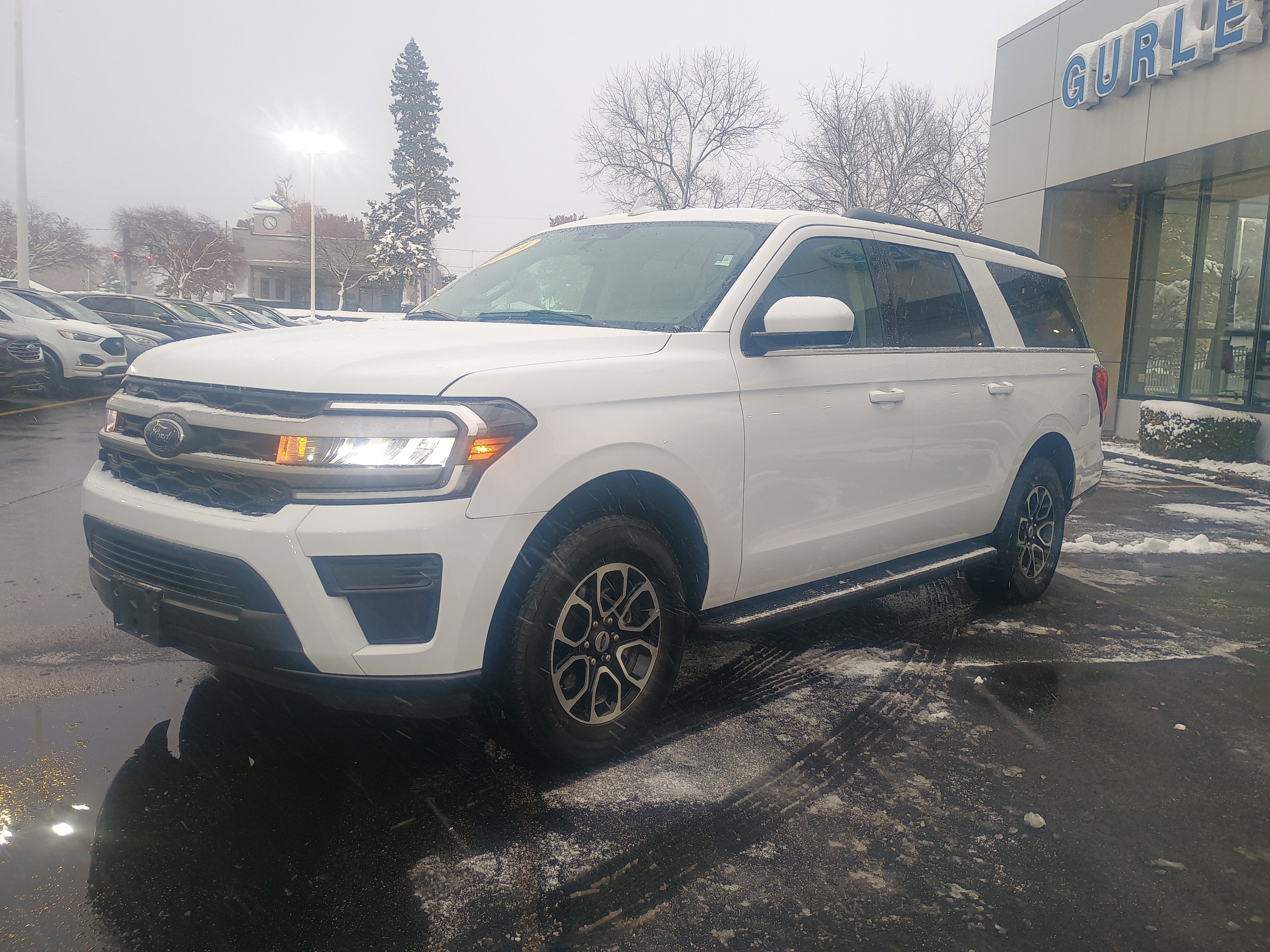 Certified 2024 Ford Expedition Max XLT image 3