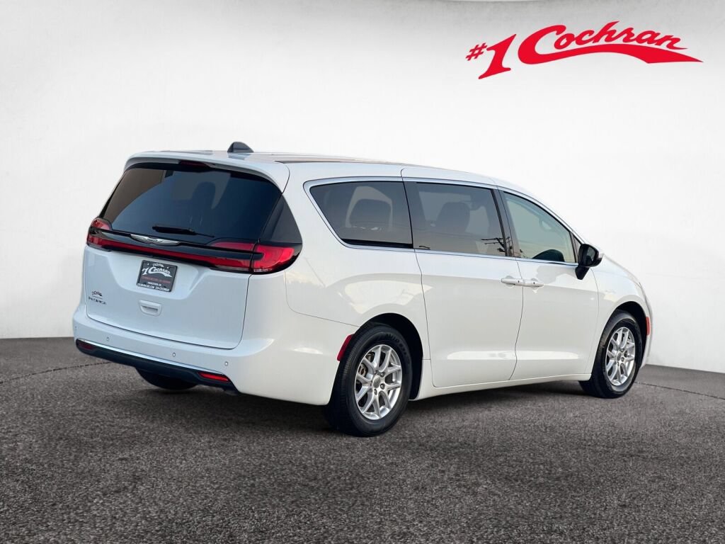 Used 2023 Chrysler Pacifica Touring-L FWD image 26