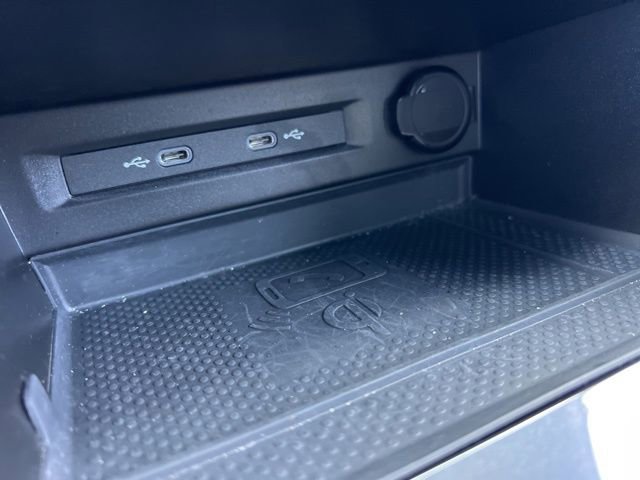 Certified 2023 Volkswagen Tiguan SE R-Line image 20