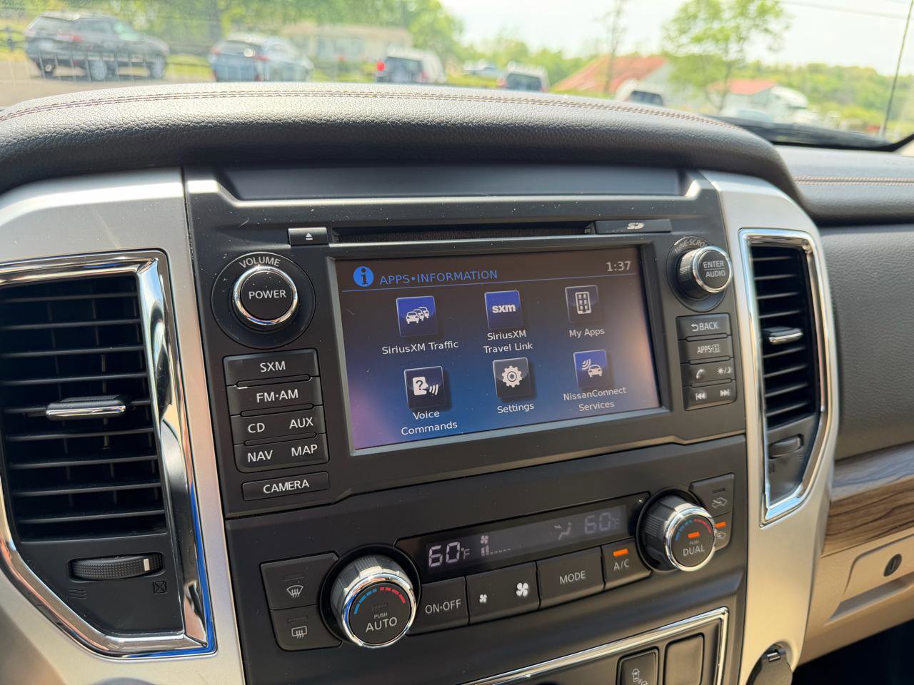 Used 2016 Nissan Titan SL AWD/4WD image 15
