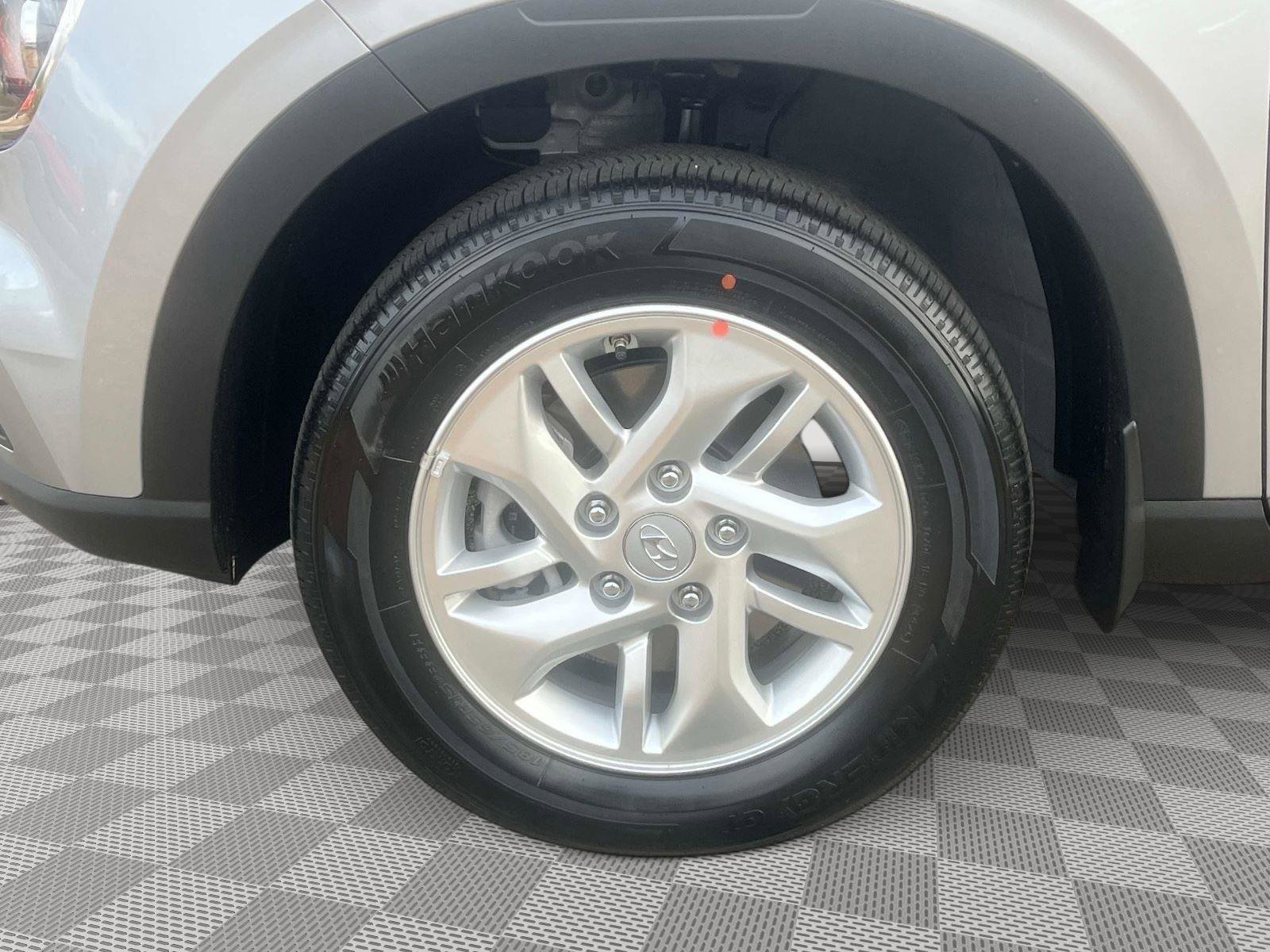 Used 2026 Hyundai Venue SE FWD image 9