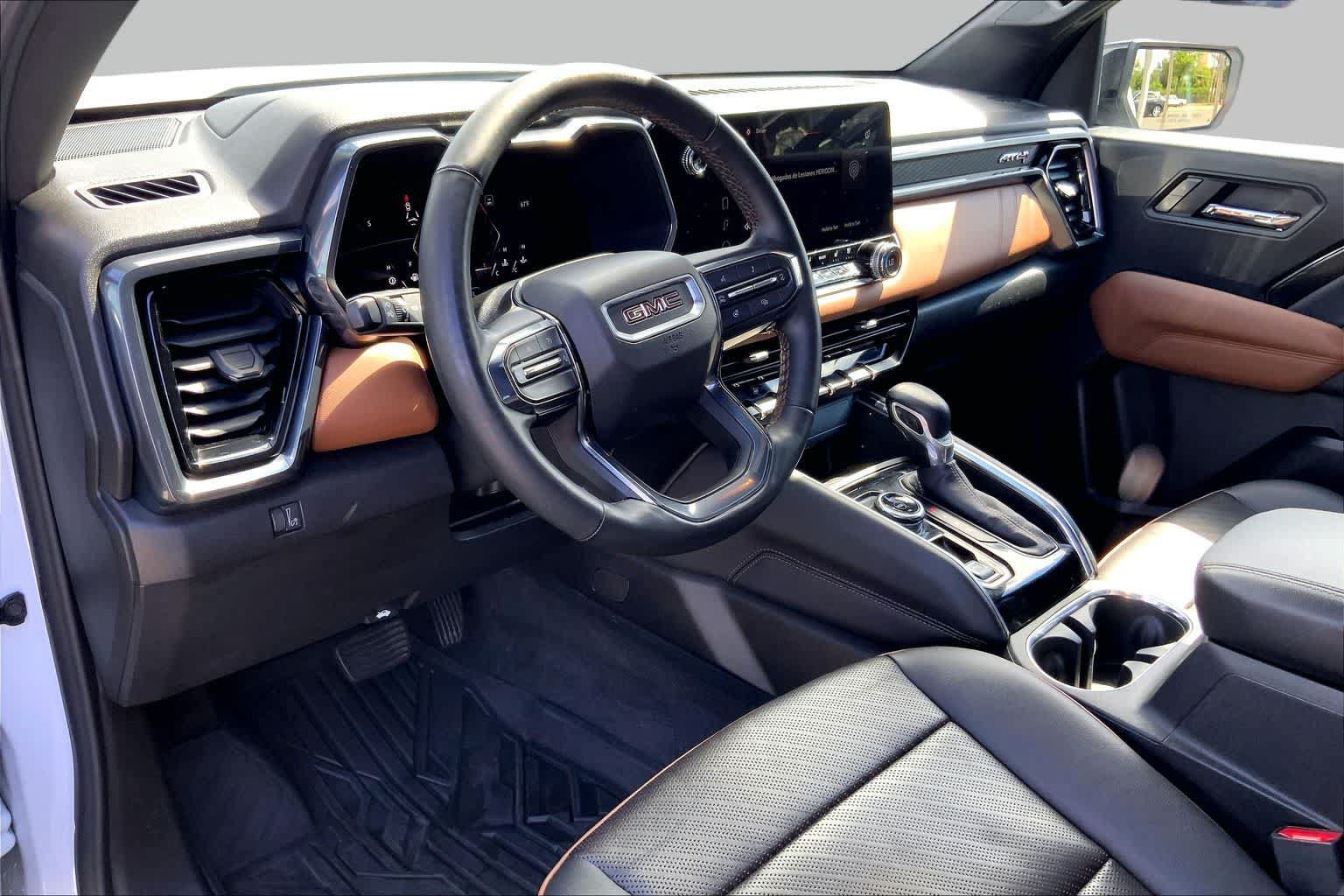 Used 2023 GMC Canyon AT4 w/ AT4 Premium Package AWD/4WD image 16