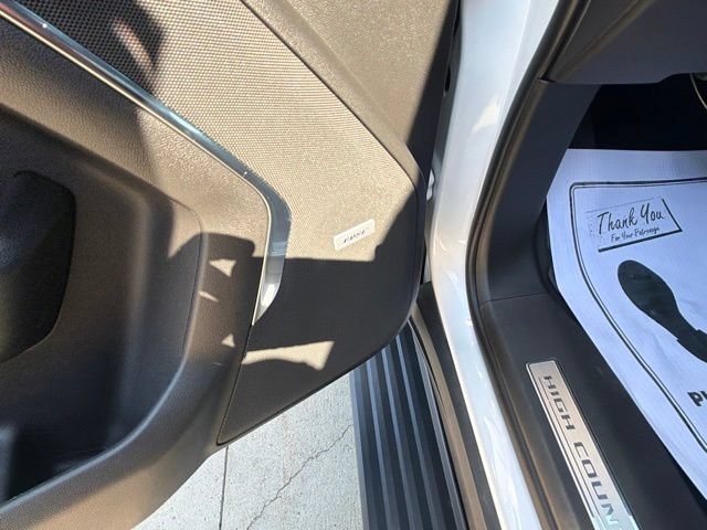 Used 2022 Chevrolet Suburban High Country AWD/4WD image 12