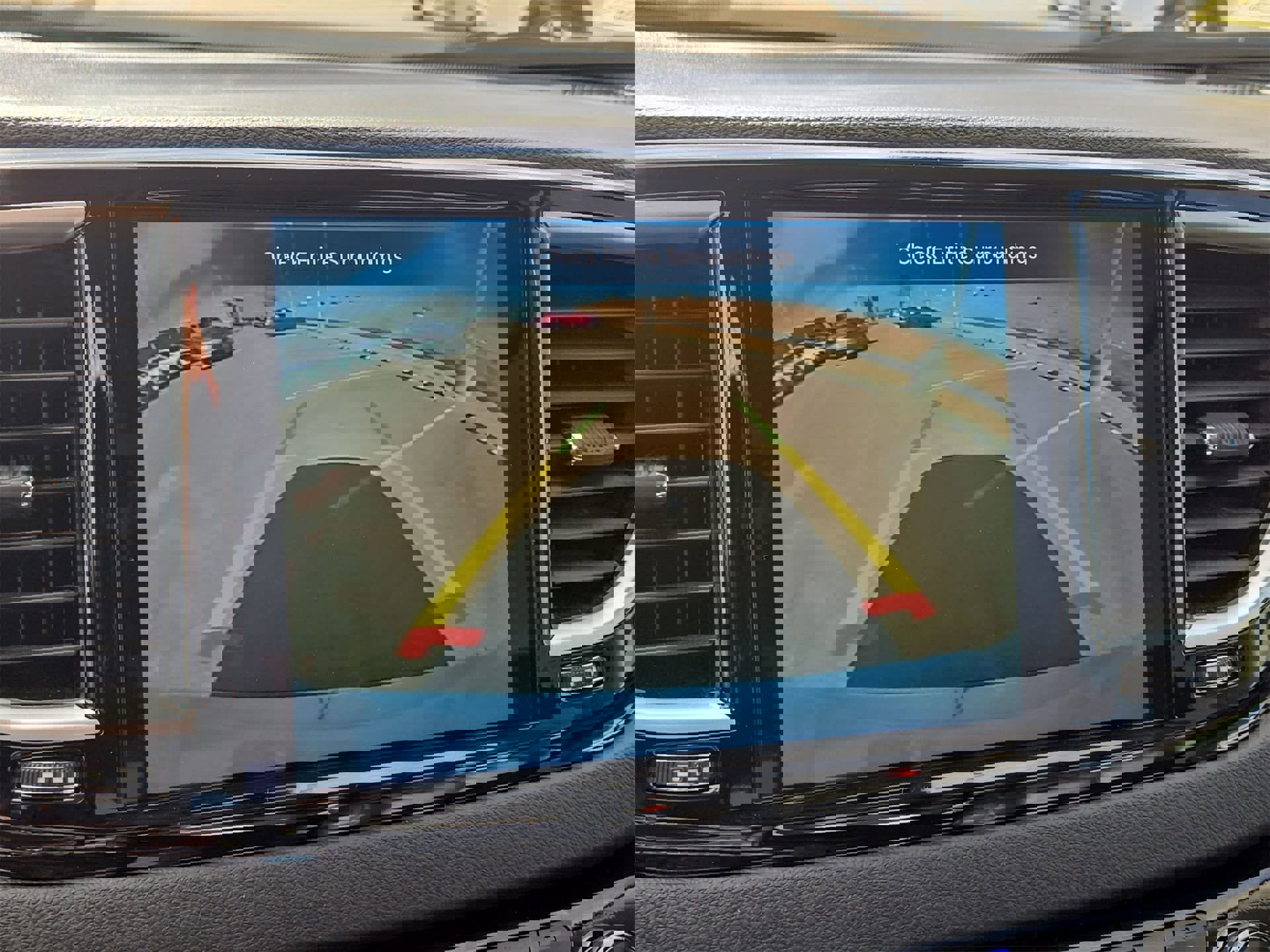 Used 2024 Chrysler Pacifica Touring-L image 18