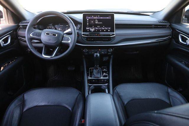 Used 2025 Jeep Compass Trailhawk AWD/4WD image 21