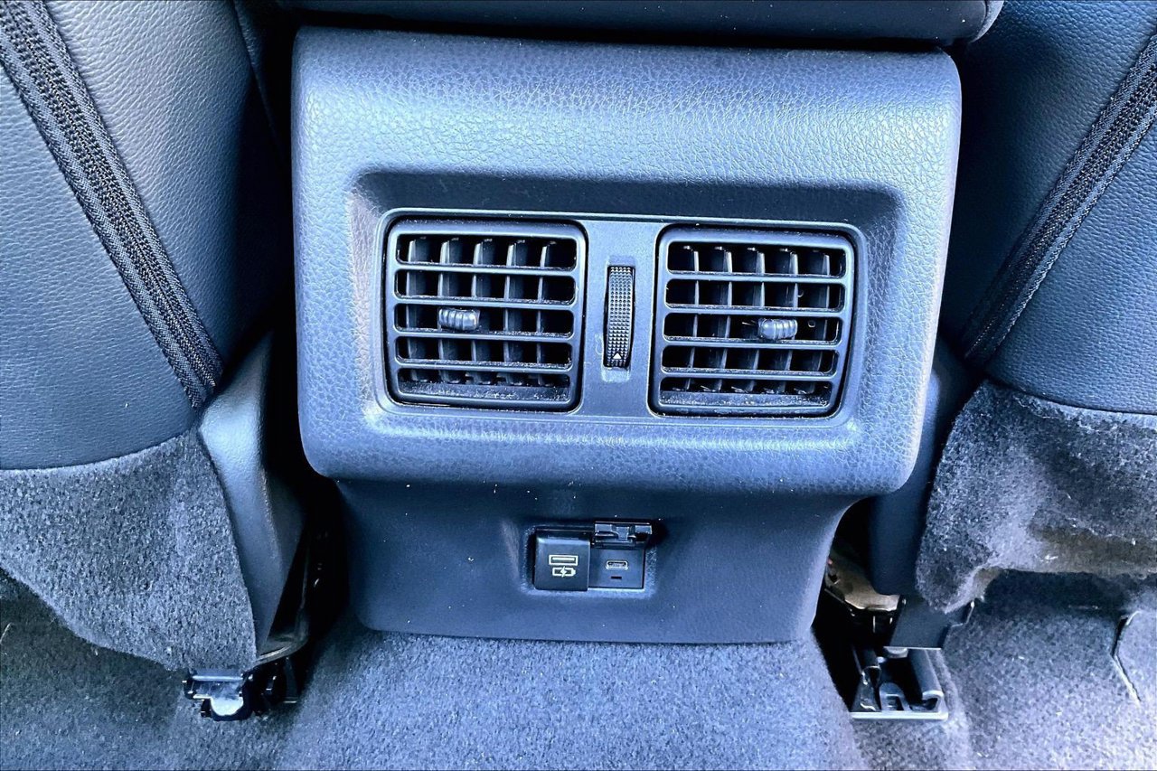 Used 2025 Toyota Camry SE FWD image 15