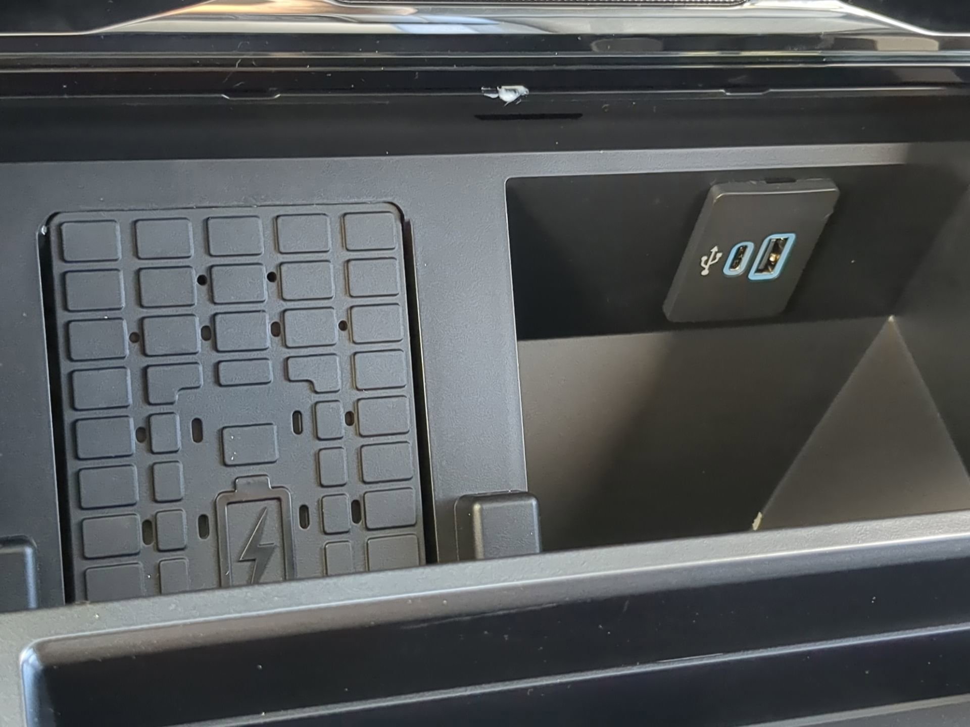 New 2026 Ford F250 Lariat w/ Black Appearance Package image 56