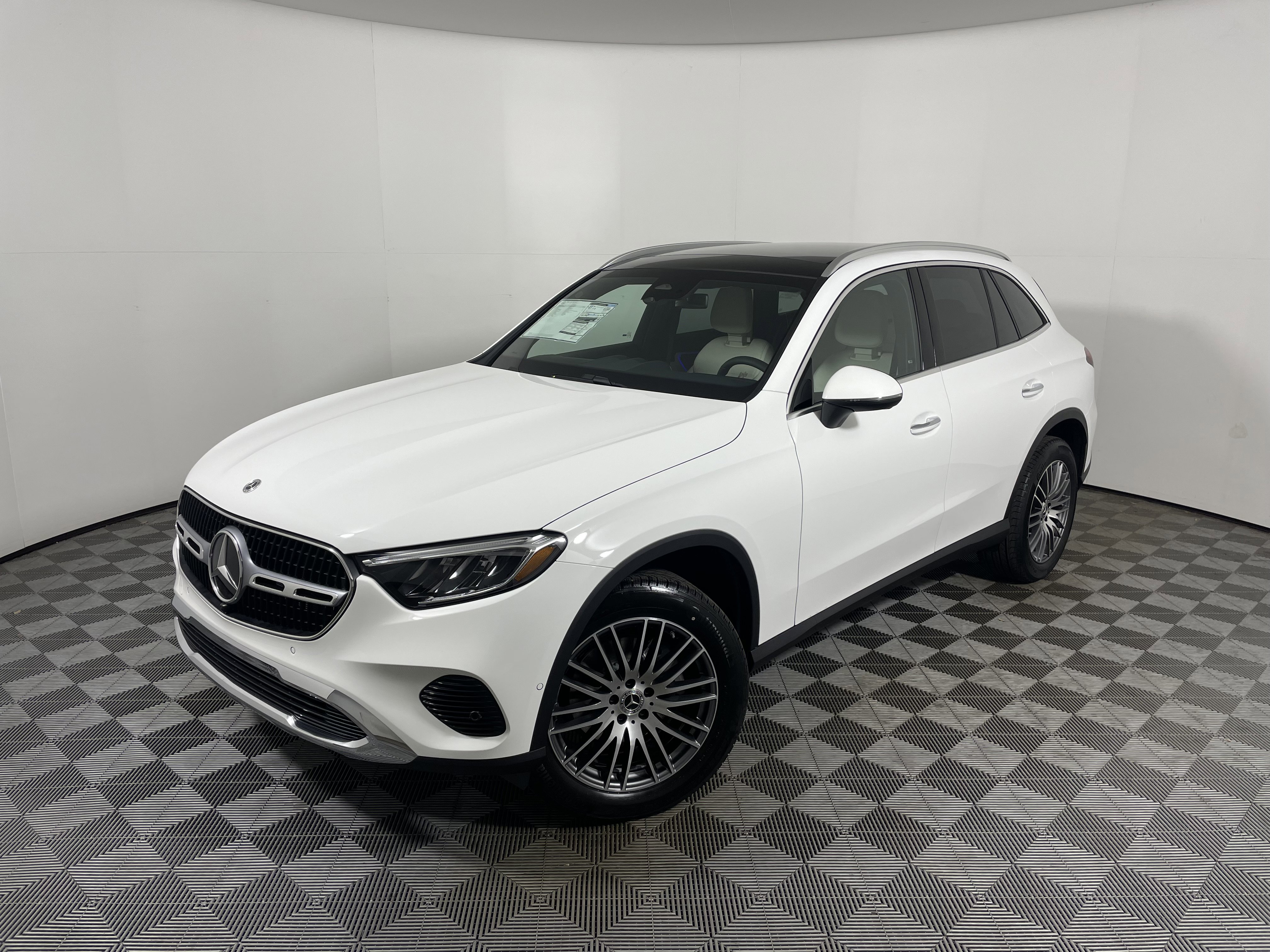 New 2026 Mercedes-Benz GLC 300 image 1