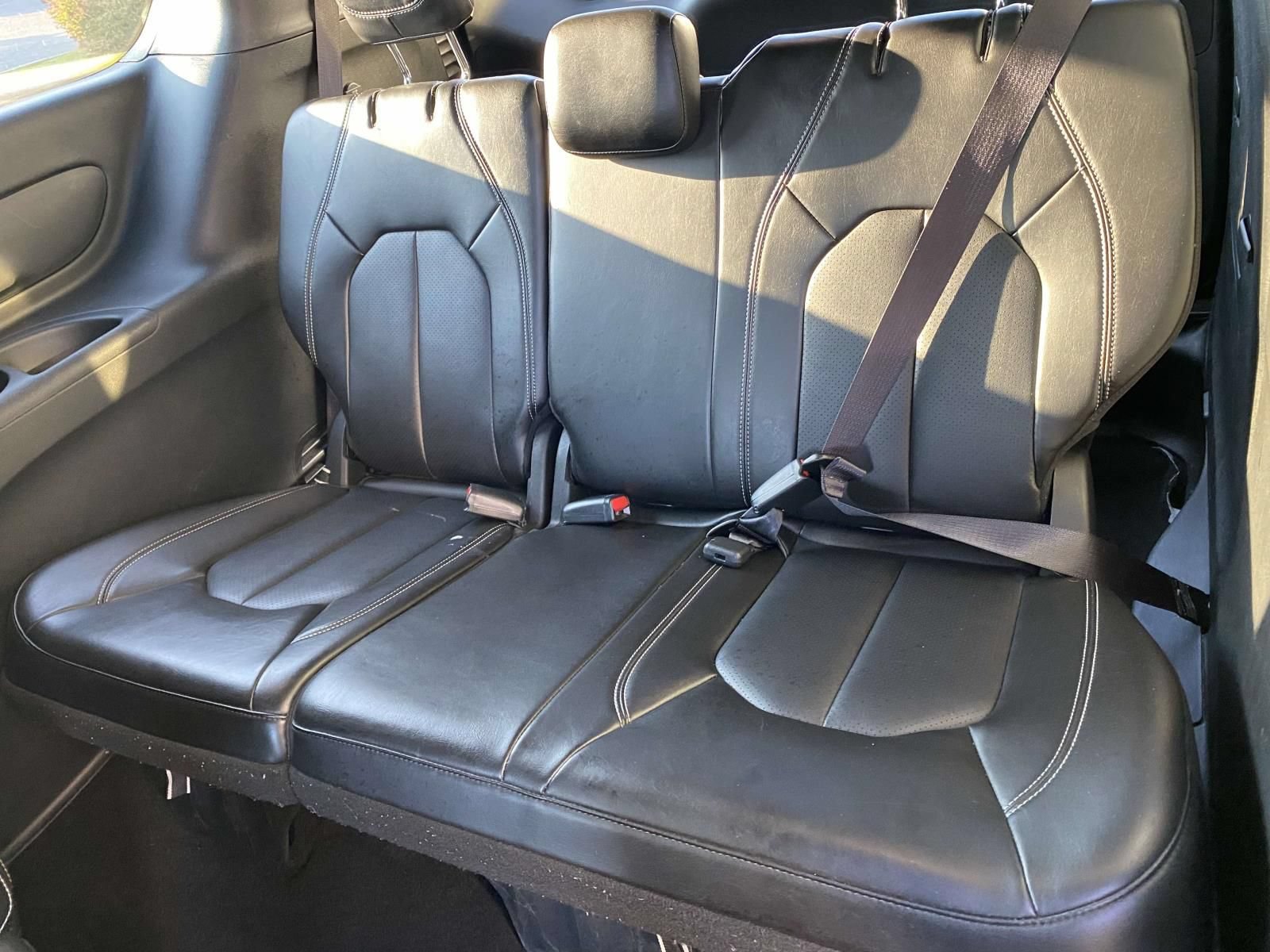 Used 2024 Chrysler Pacifica Limited FWD image 23