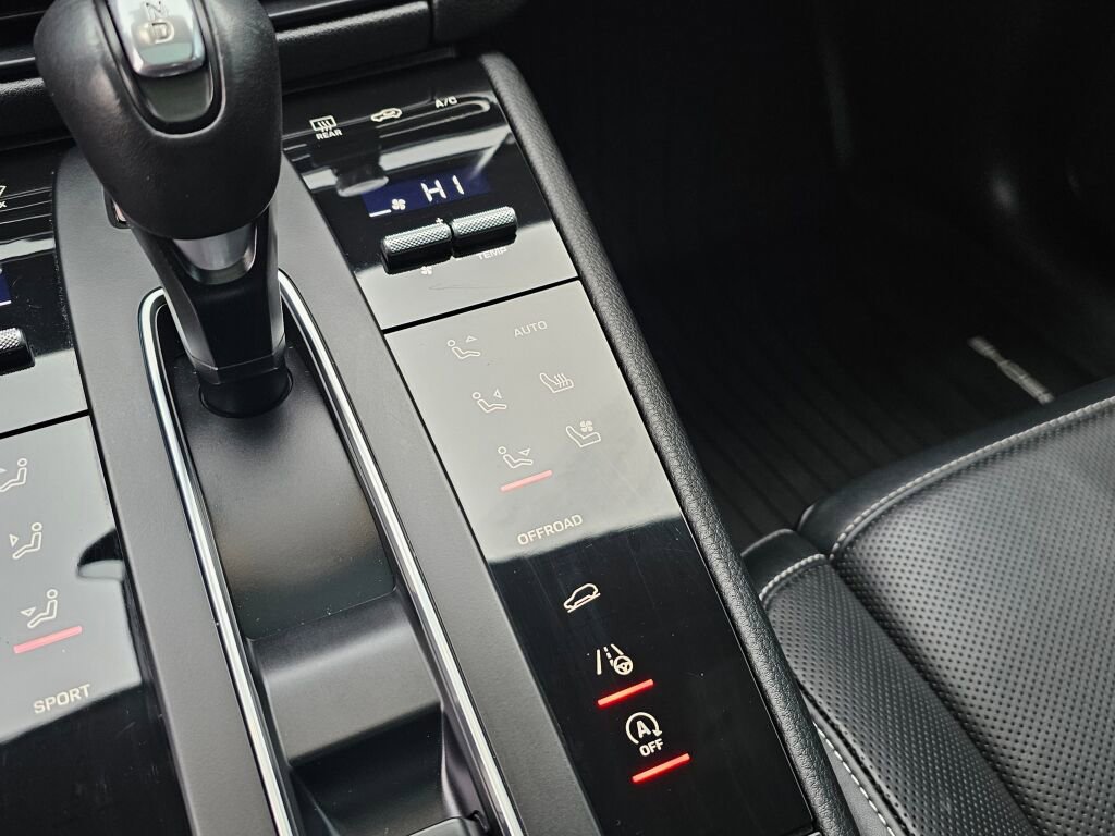 Used 2023 Porsche Macan w/ Premium Package Plus image 35