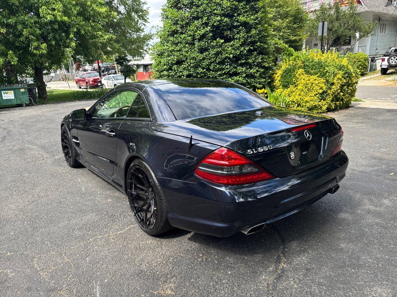 Used 2011 Mercedes-Benz SL 550 image 4