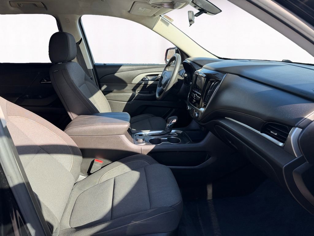 Used 2021 Chevrolet Traverse LS image 15