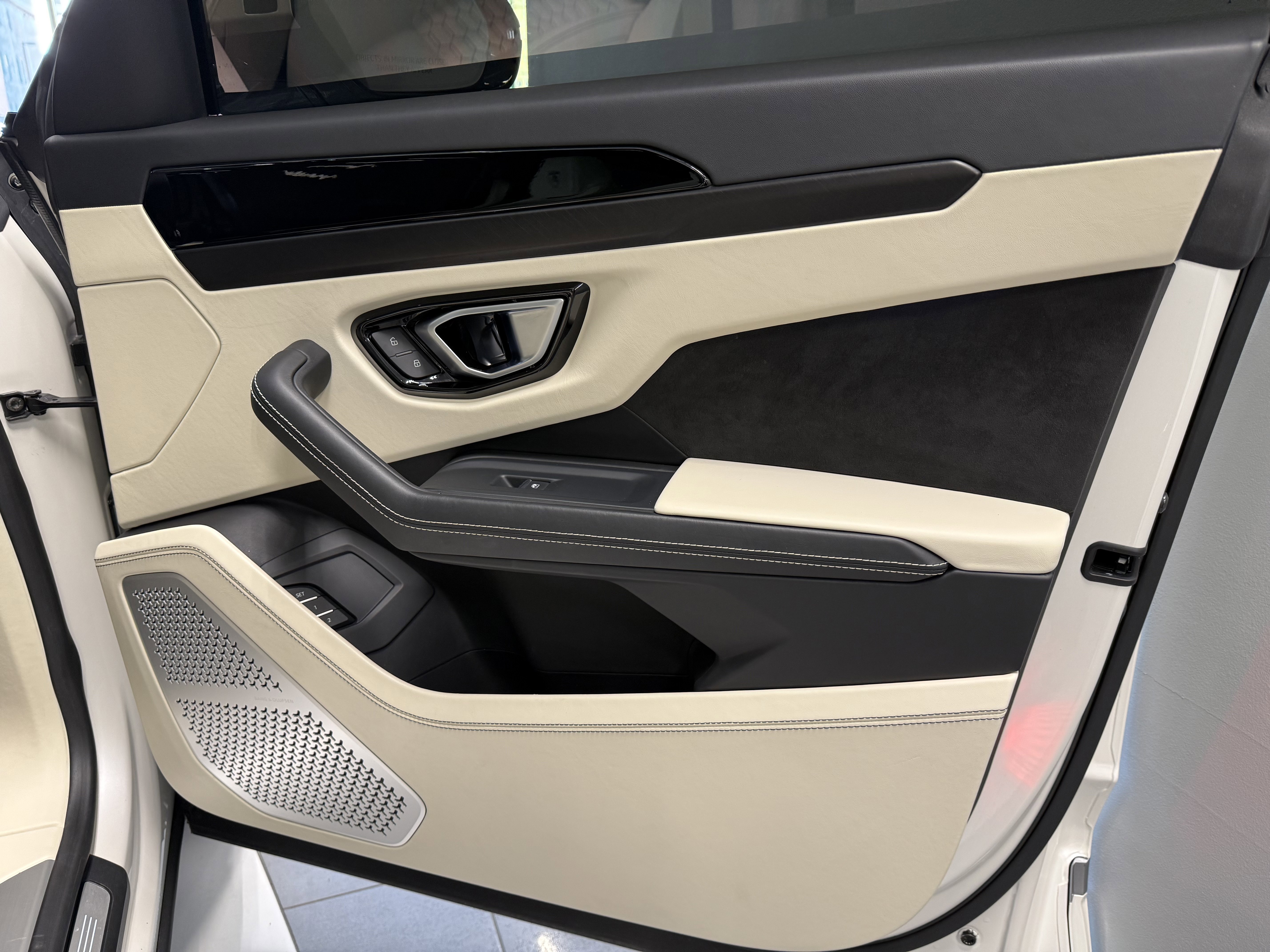 Used 2022 Lamborghini Urus image 27