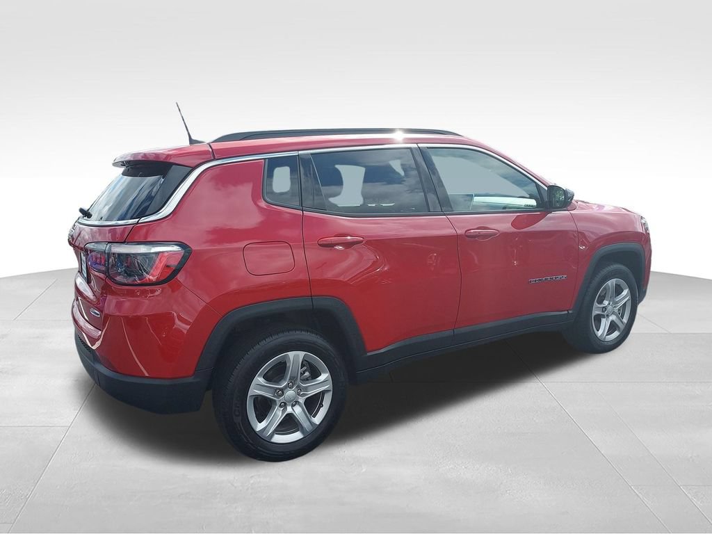 Used 2024 Jeep Compass Latitude AWD/4WD image 5