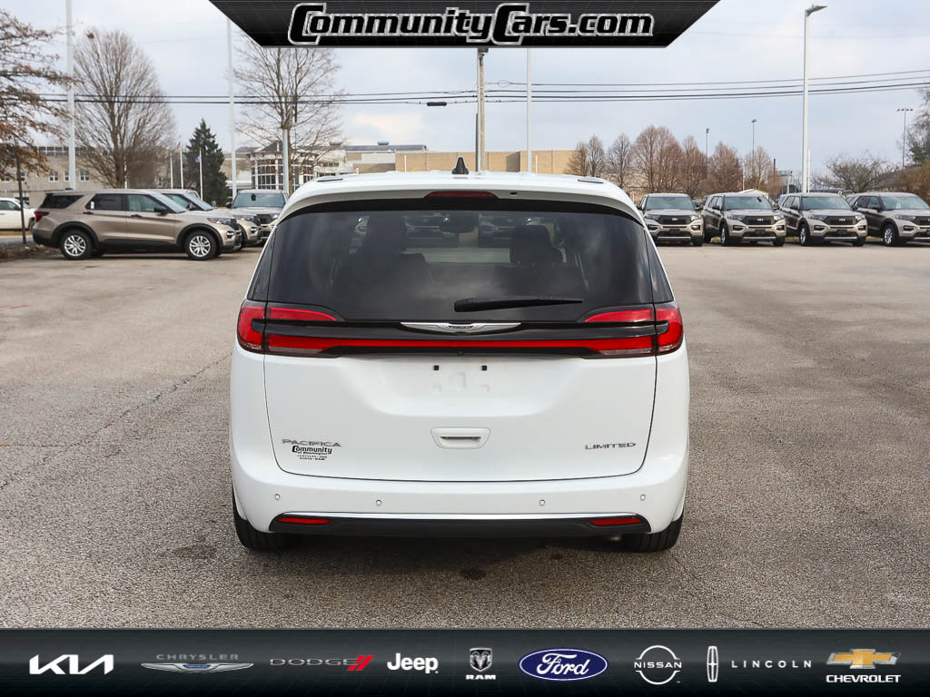 Used 2024 Chrysler Pacifica Limited image 6