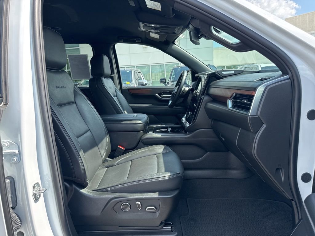 Used 2025 GMC Yukon XL Denali AWD/4WD image 20