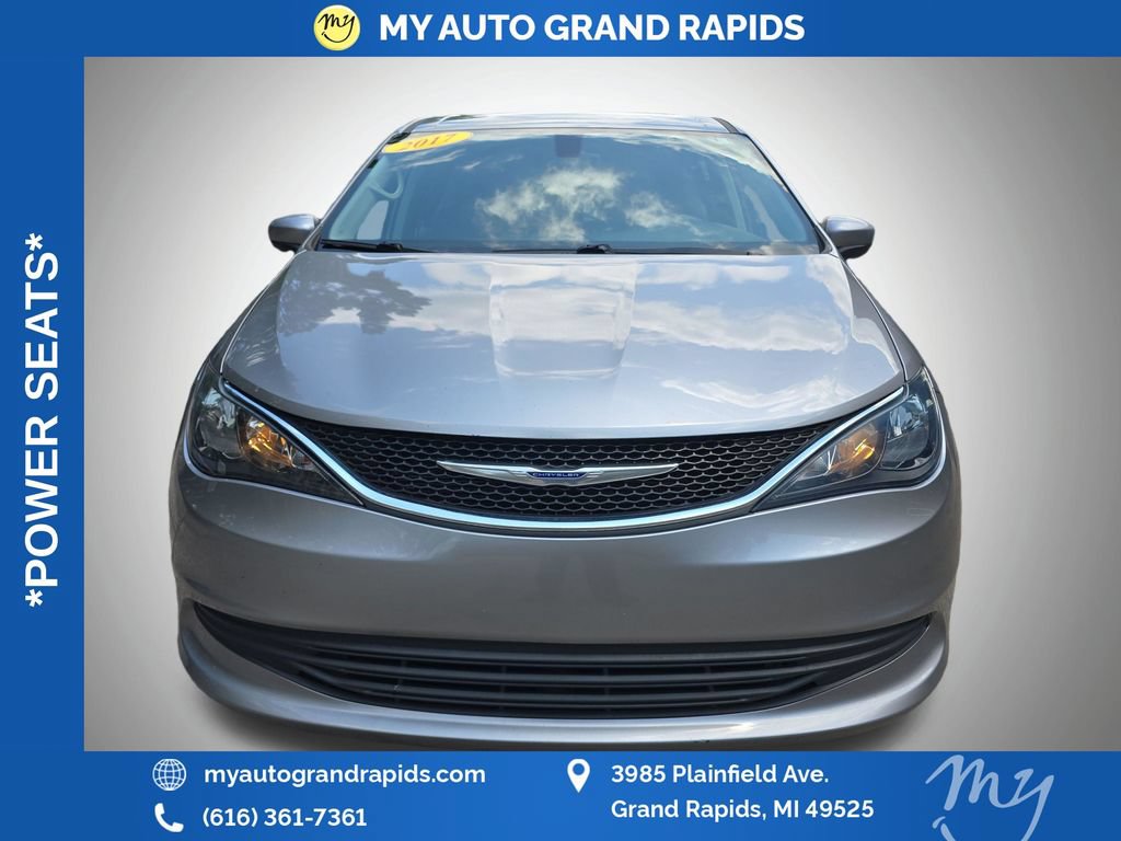 Used 2017 Chrysler Pacifica Touring FWD video 2