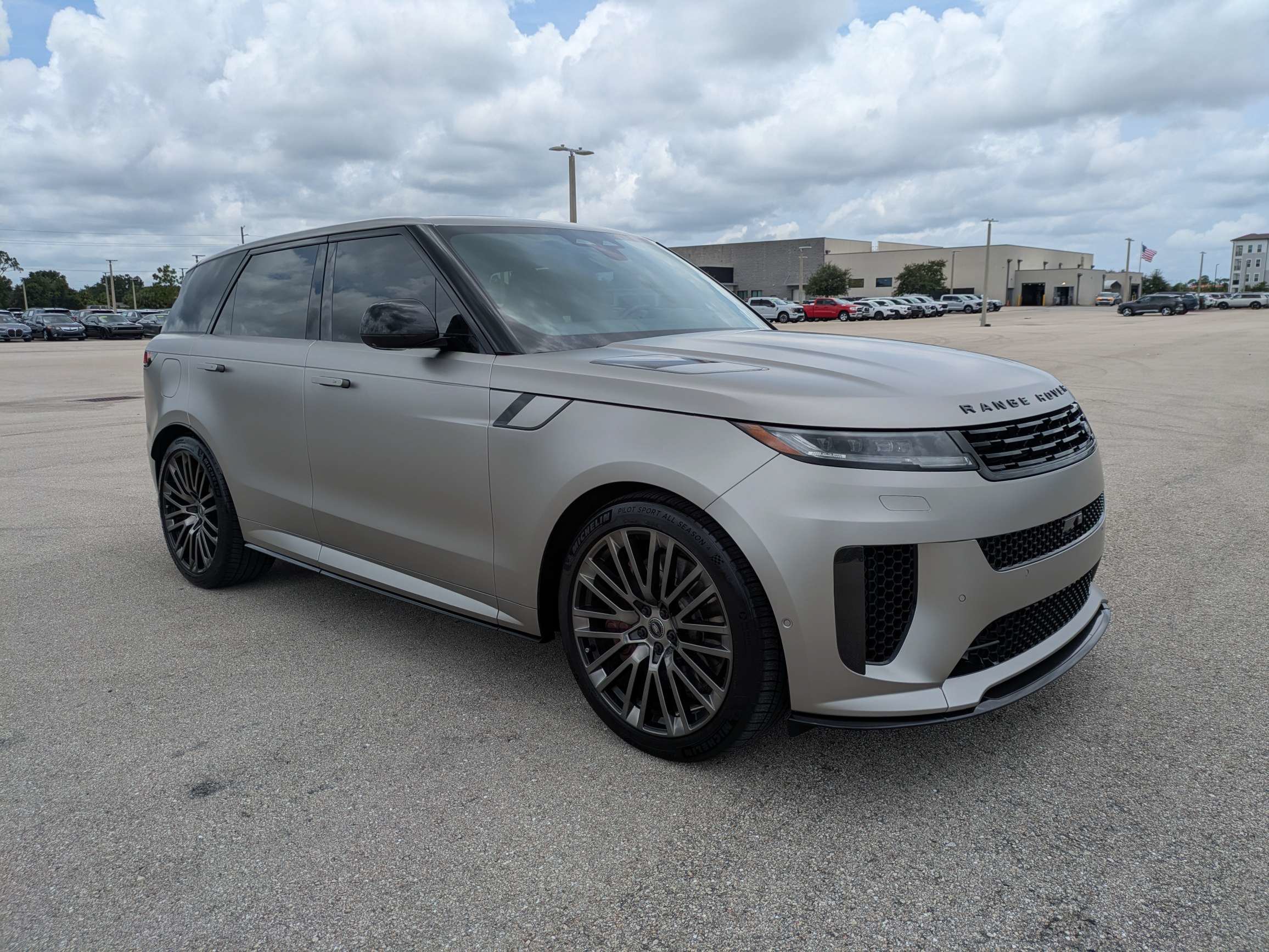 Used 2024 Land Rover Range Rover Sport AWD/4WD image 2