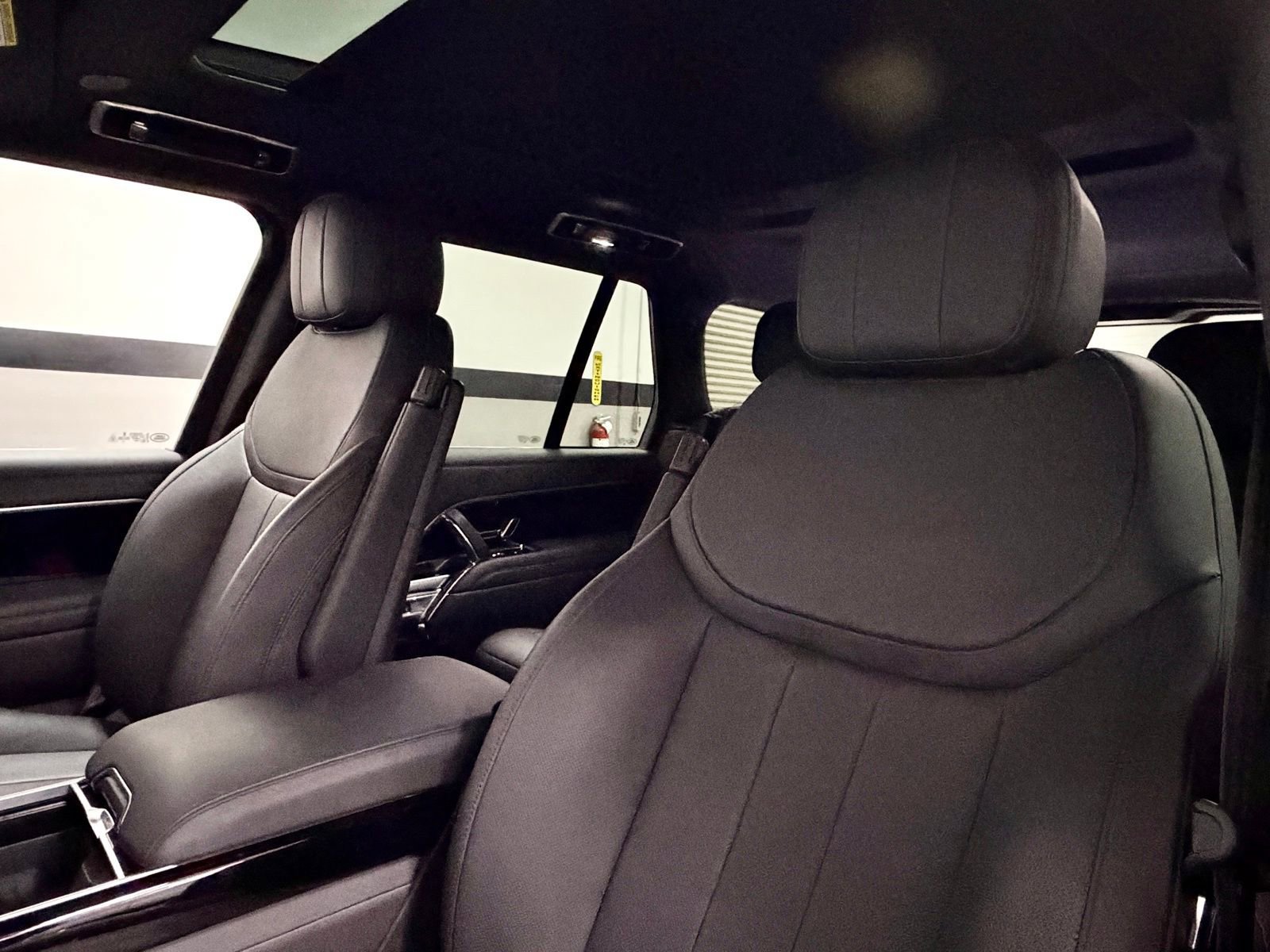 Used 2023 Land Rover Range Rover SE AWD/4WD image 23