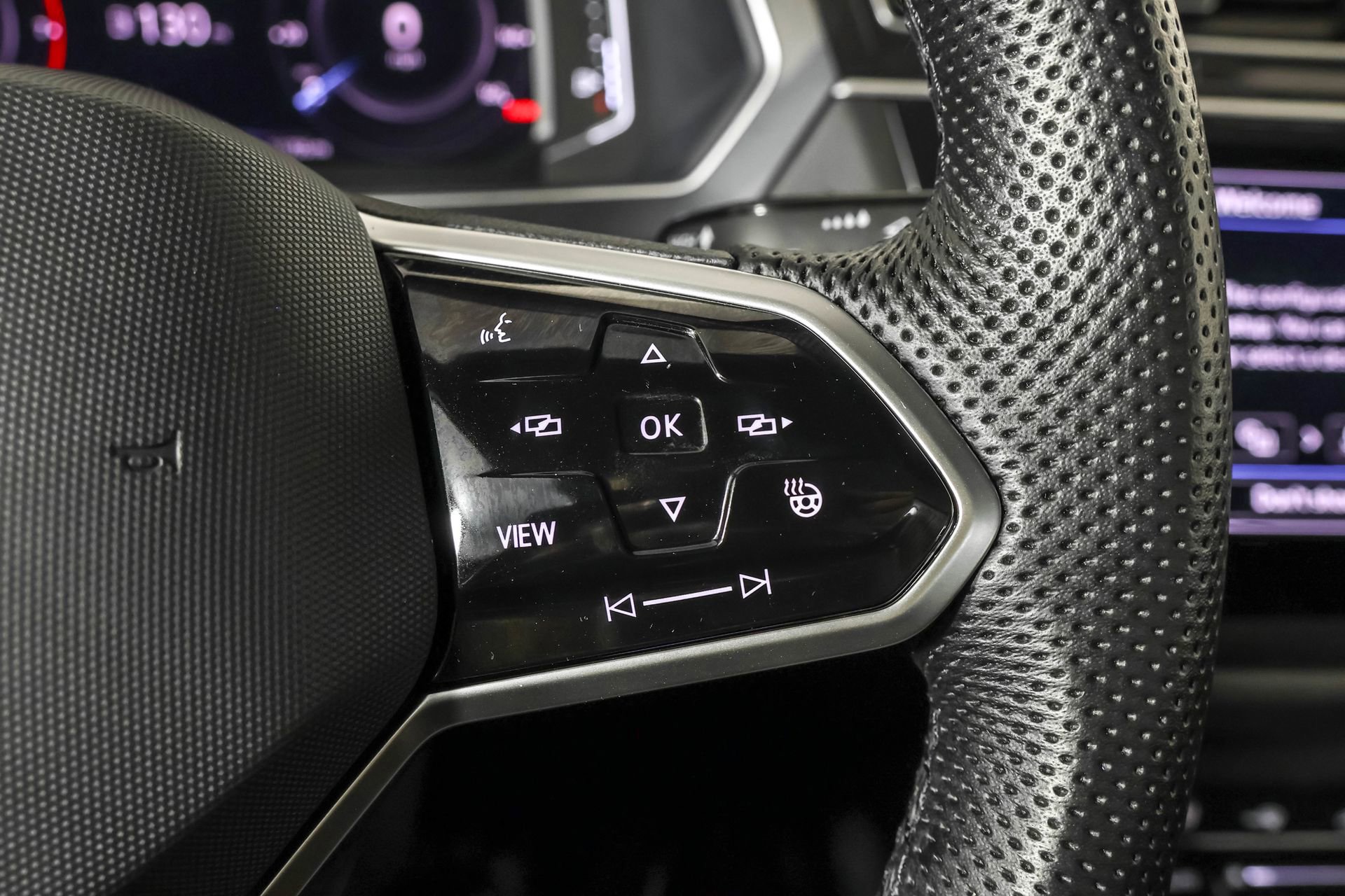 Used 2024 Volkswagen Tiguan SEL R-Line image 28