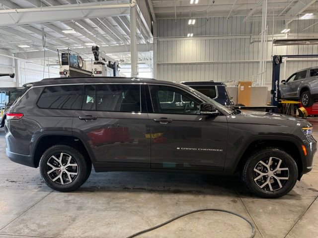 New 2025 Jeep Grand Cherokee L Limited w/ Trailer Tow Package image 2